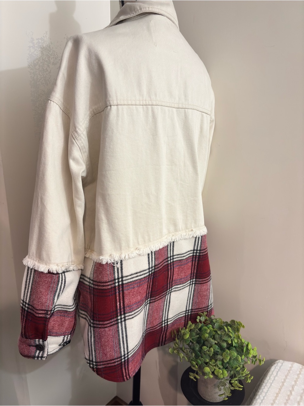 SO Cream and Red Plaid Cropped Shacket Jacket - Picture 2 of 7